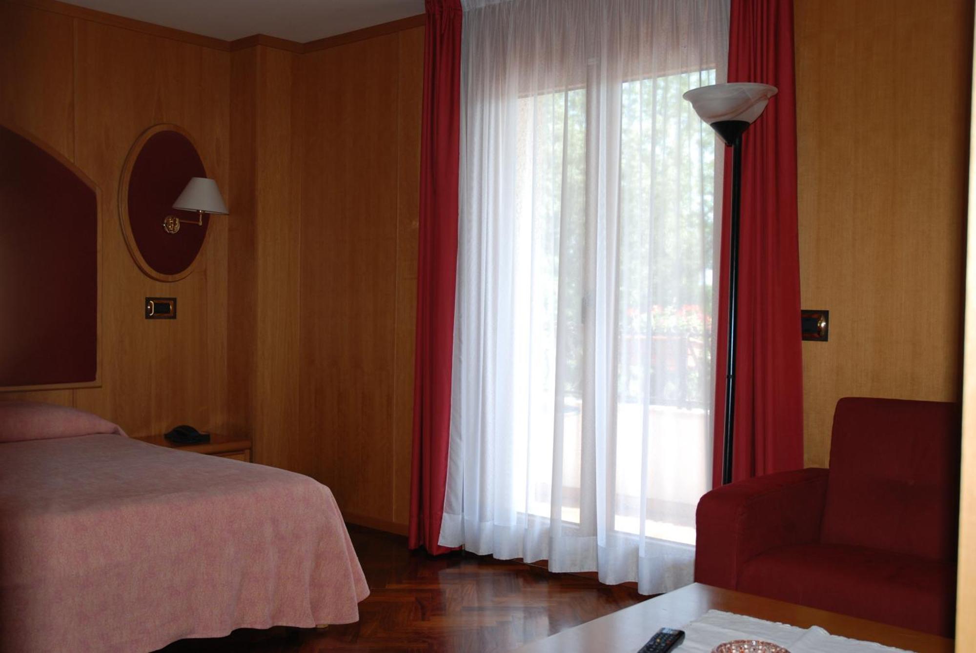 Al Giardino Hotell Fanna Eksteriør bilde